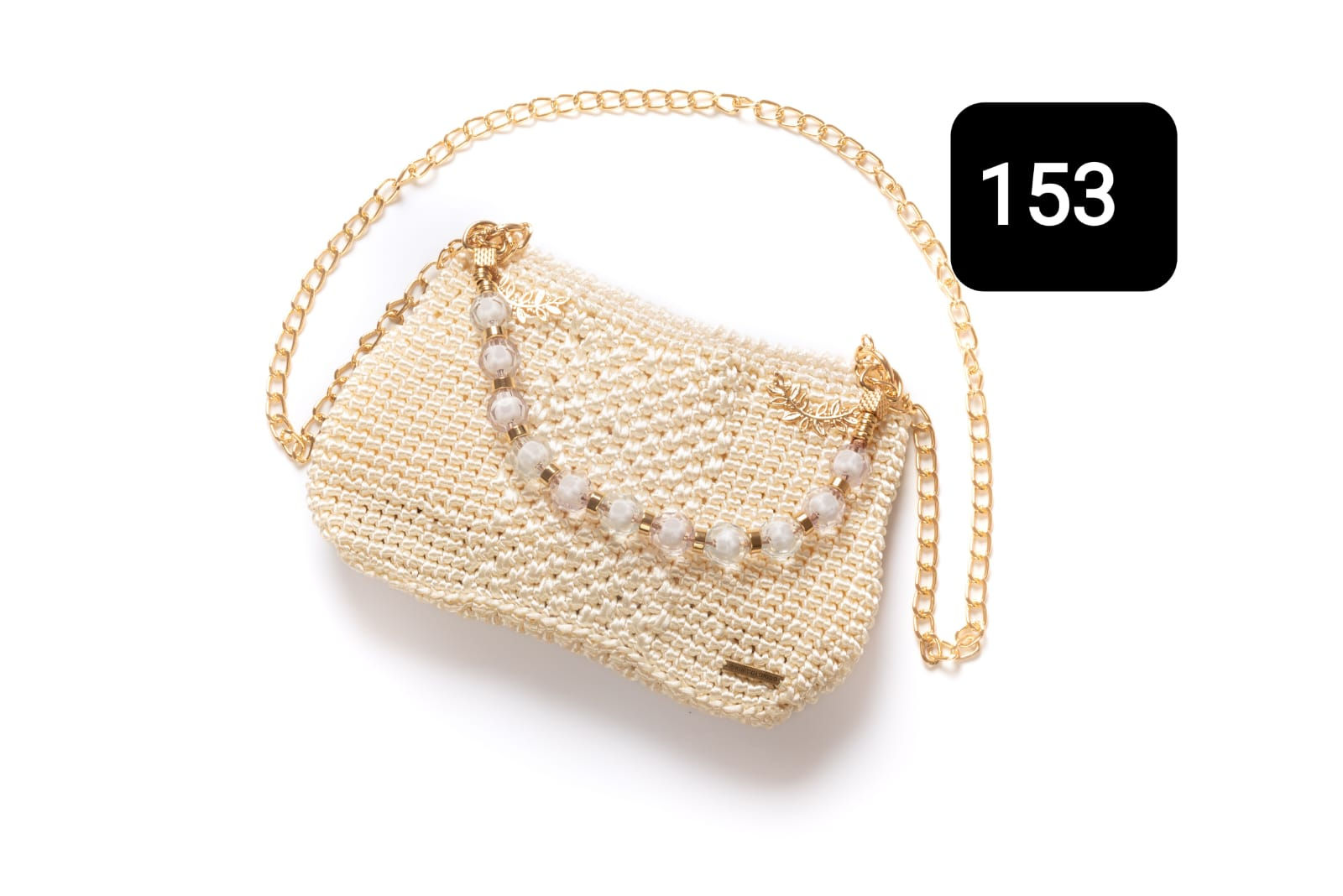 Bolsa em fio de cetim. Bolso interno e fecho imantado