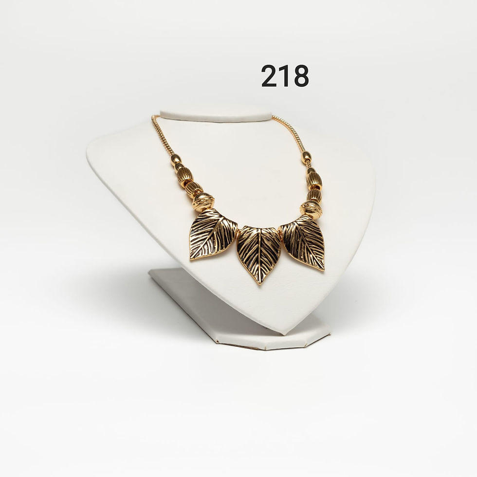 Colar em metal dourado e black golden