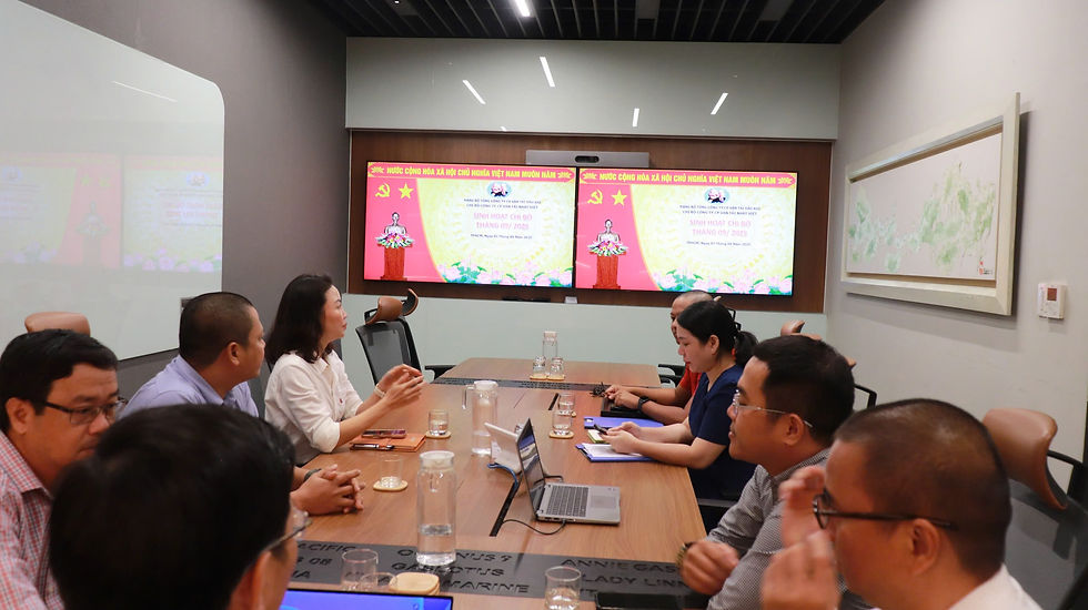 Ảnh: Bí thư Chi bộ Nguyễn Trọng Quý triển khai nội dung sinh hoạt.