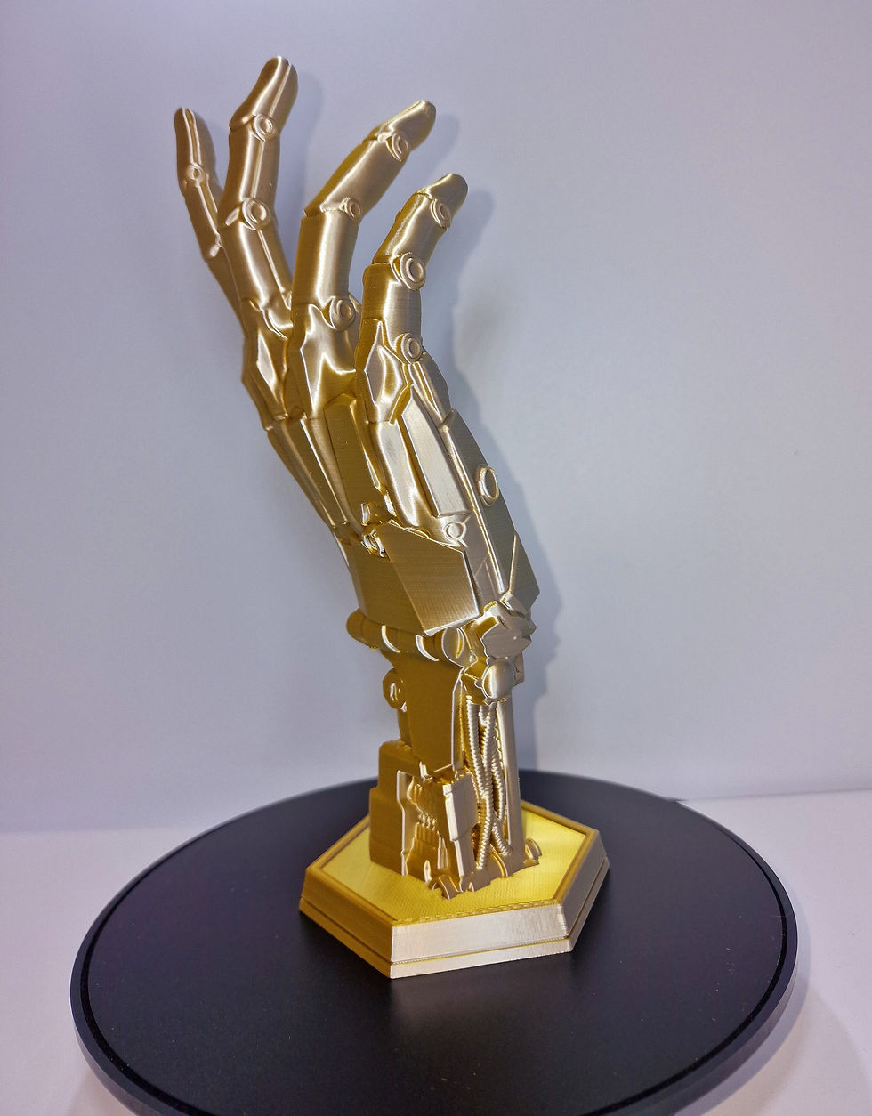Thumbnail: Futuristic Robot Hand – 3D Printed Gaming Controller Holder