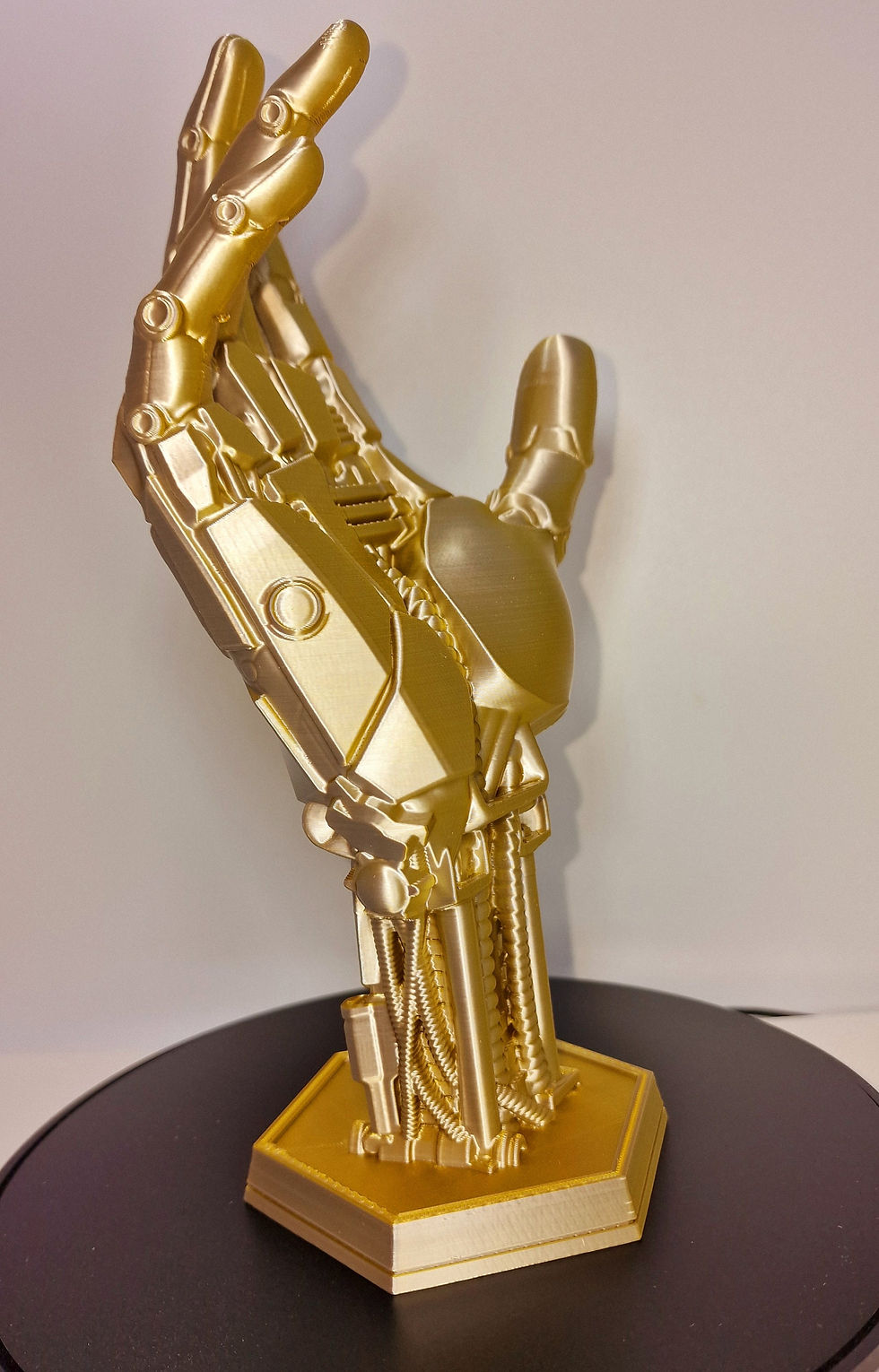 Thumbnail: Futuristic Robot Hand – 3D Printed Gaming Controller Holder