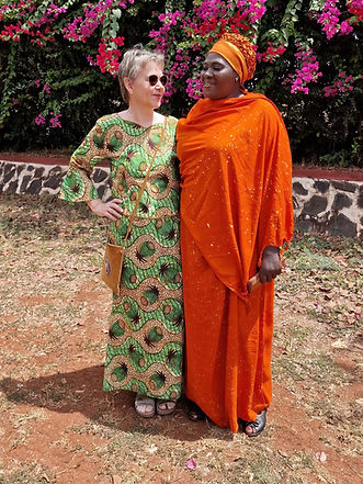 Anna með formanni Women Power félagasamtaka í Bashay.jpg