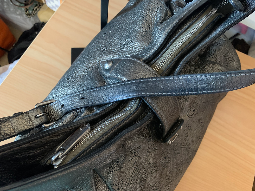 Thumbnail: Louis Vuitton Argent Monogram Mahina Leather XS Bag