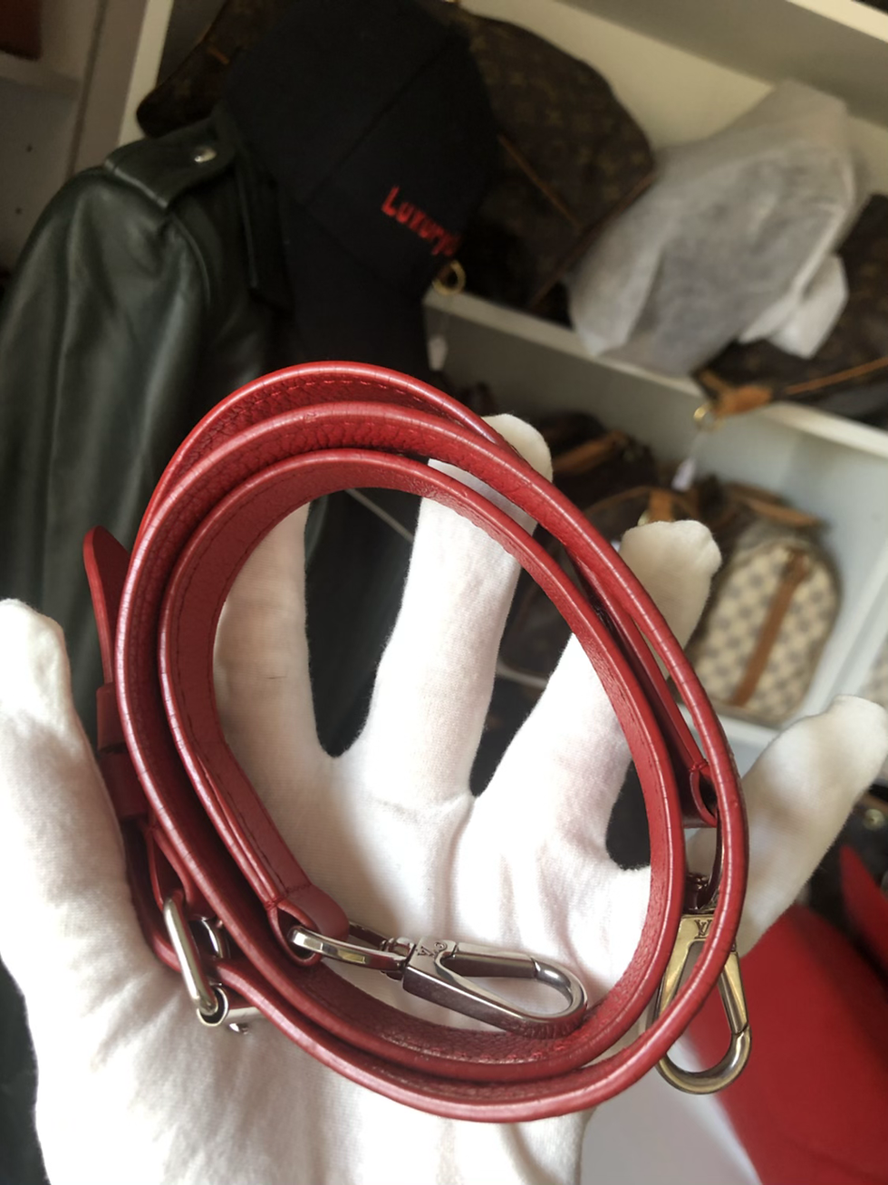 Thumbnail: Louis Vuitton Lockme II Bag