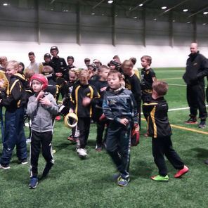 Superkoplassa syöksyjä – Perhepesiksessä vilinää