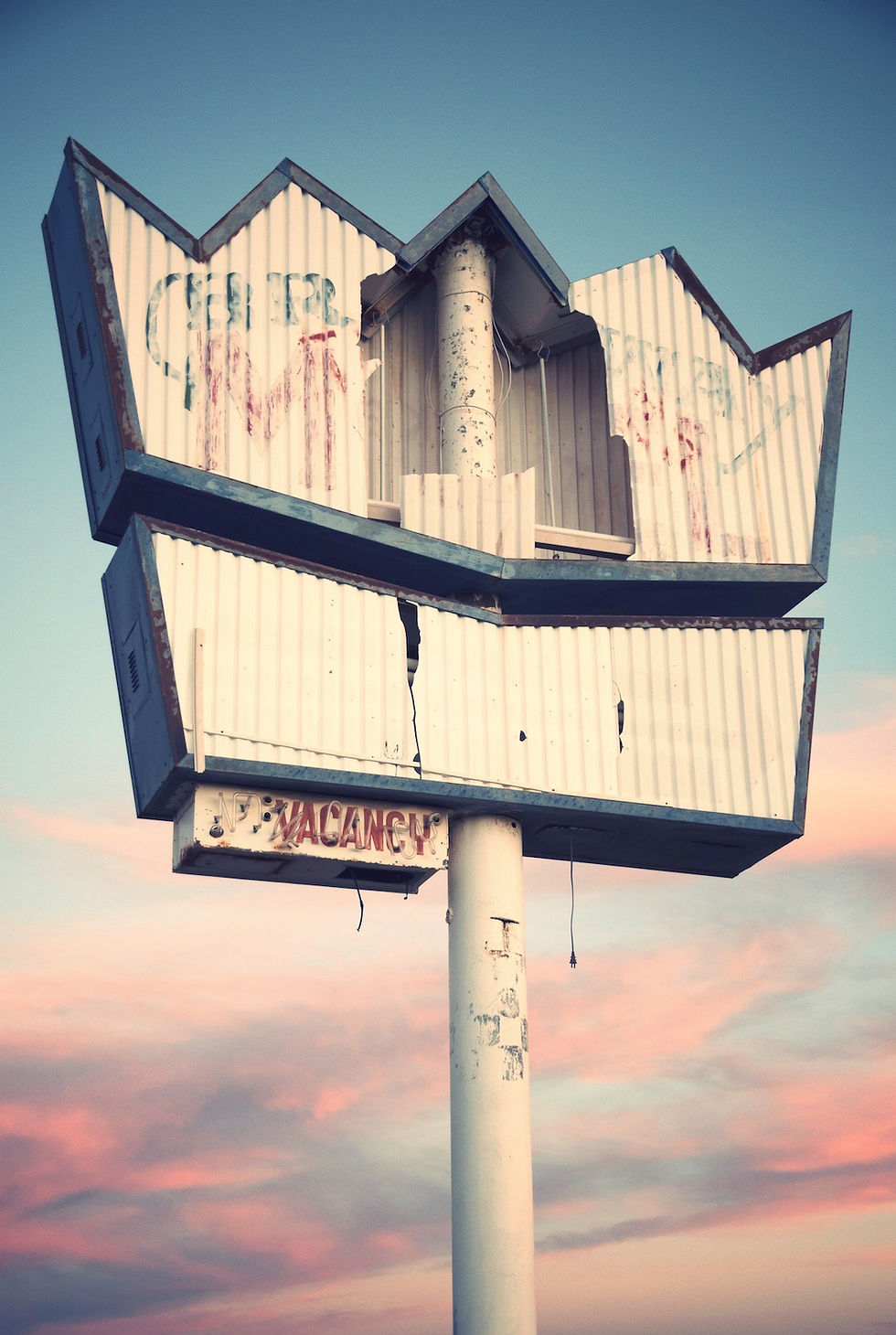 AYLINE OLUKMAN - Vacancy - 72 x 48 cm - Encadré bois clair