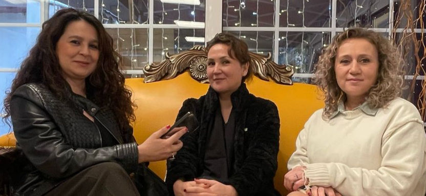 Yeşer Yelmez, Beksultan Oğuz ve katılımcı