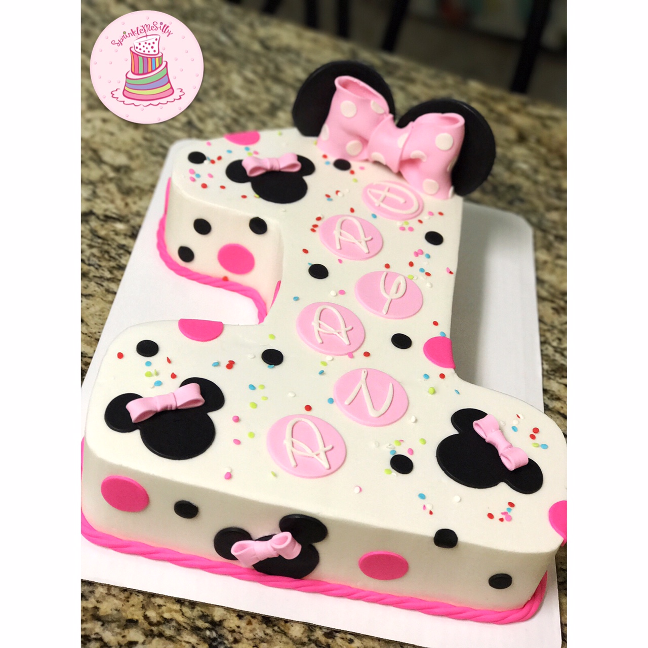 Minnie Mouse Cake - Sprinkle Me Silly photo