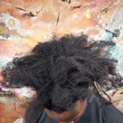 Apprendre à aimer ses cheveux : un voyage vers l’acceptation et la confiance en soi