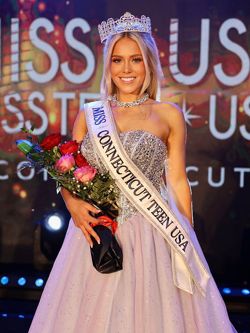 Maggie Peterson winning.JPG