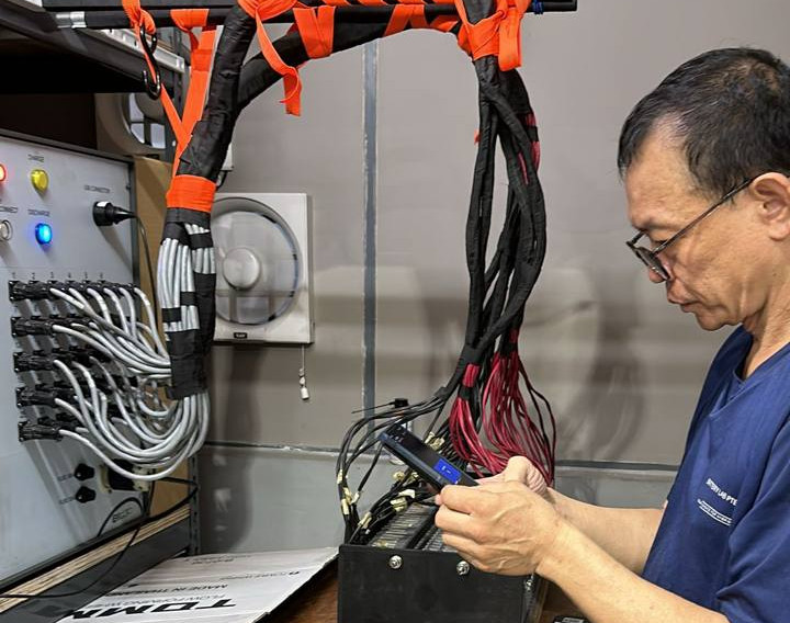 Hybrid Battery Recon 1.jpg