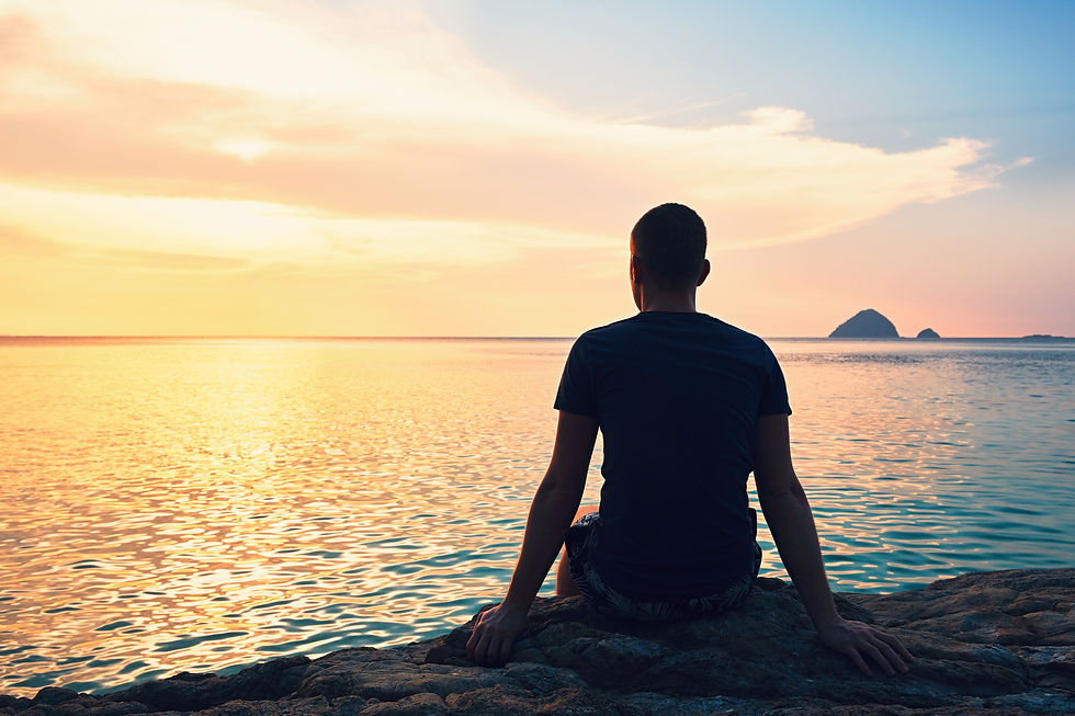 una-persona-guarda-il-mare
