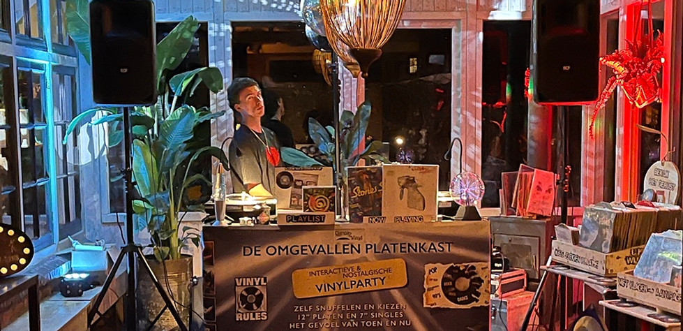 De Omgevallen Platenkast Plan B