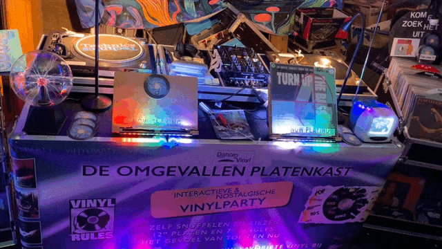 Opstelling voorbeeld van Vinyl DJDe Omgevallen Platenkast / Dance2Vinyl