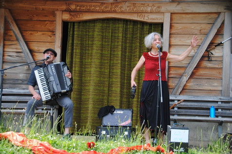 Tavernenlieder auf Kreuzfelsen; Foto Beatrice Sobisch.jpeg