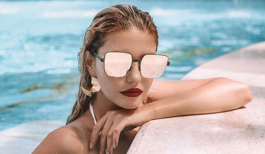 Oversized Superstar sunglasses with mirrored lens on a female model