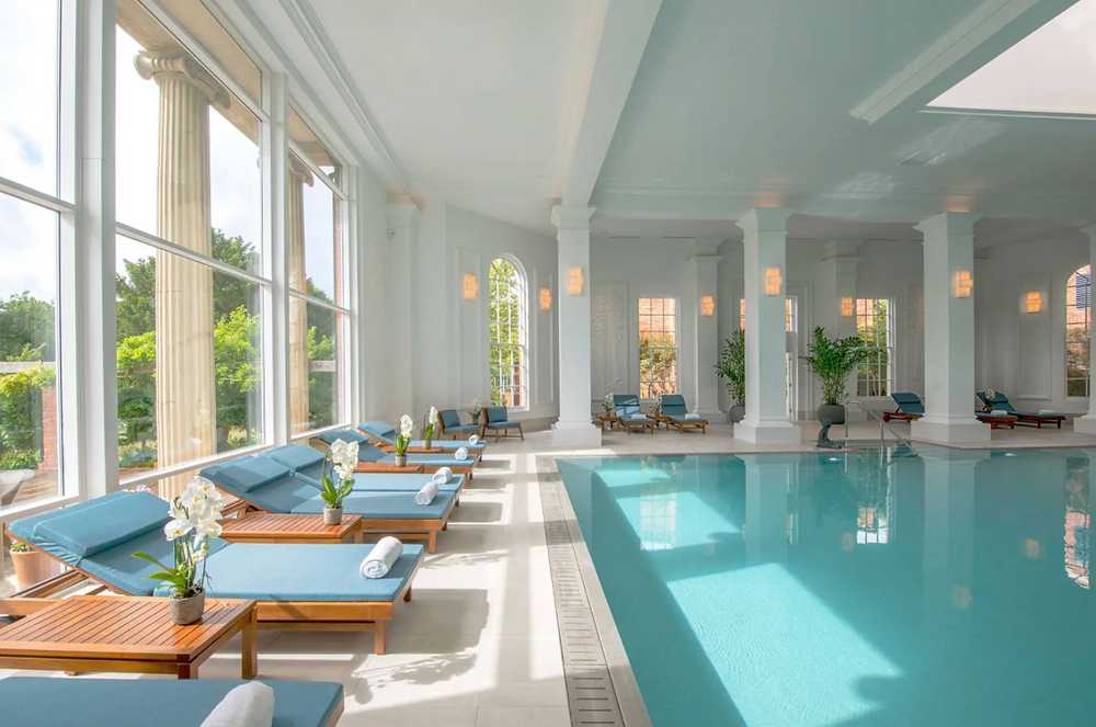 A spa with swimming pool