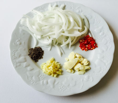 Cumin seeds, slice white onion, chopped chilli pepper, chopped ginger, sliced garlic