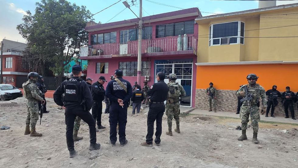 Policía municipal, Marina y Fiscalía localizan taller de equipo táctico ilegal