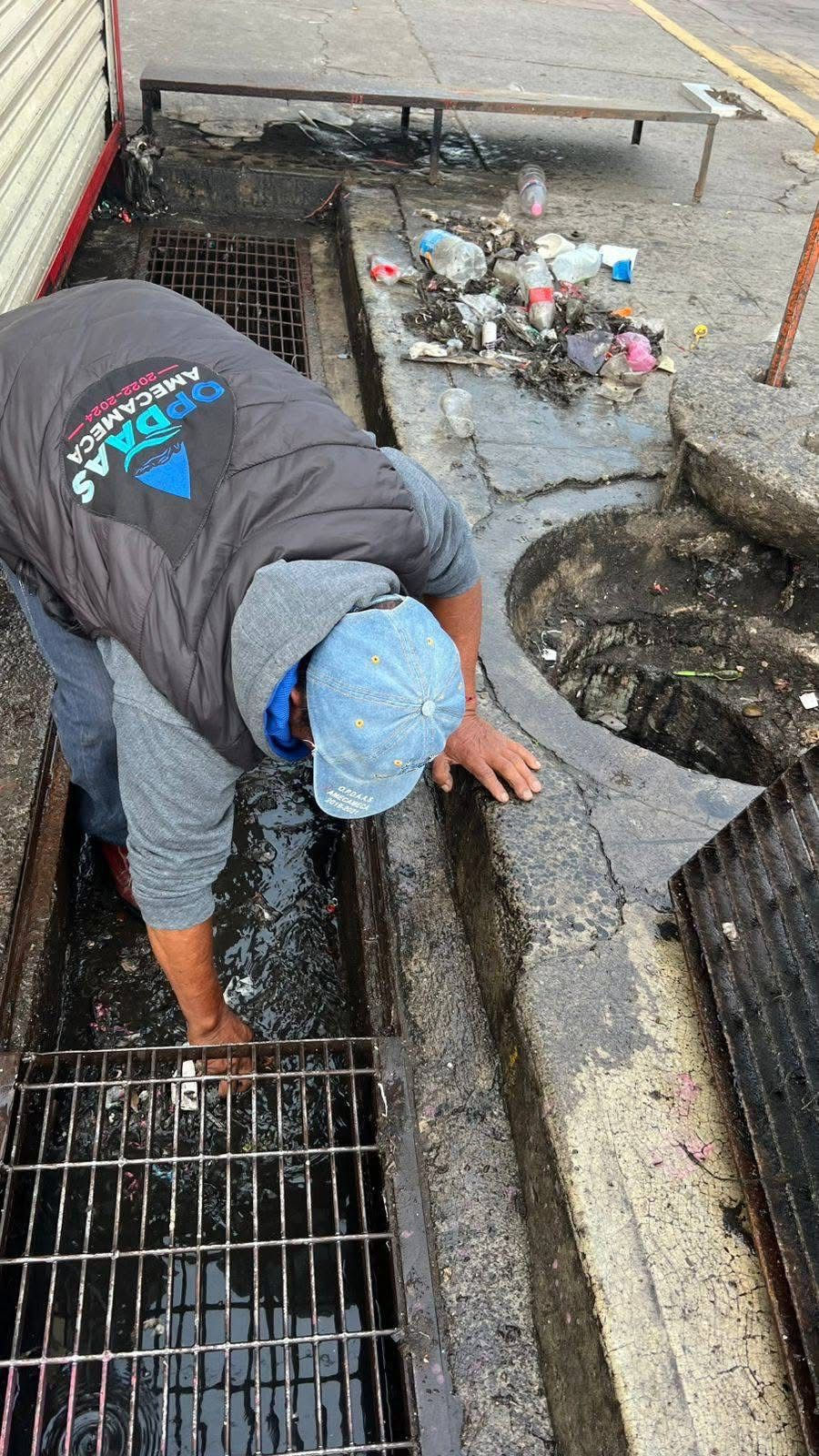 GOBIERNO DE AMECAMECA BLINDA INFRAESTRUCTURA: LIMPIEZA ESTRATÉGICA DE DRENAJES PARA EVITAR INUNDACIONES