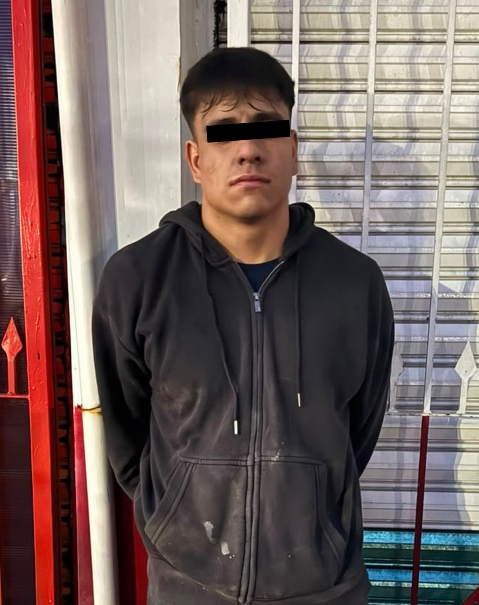 Policía municipal de Ecatepec detiene a ex empleado de un negocio de aluminio y vidrio tras robo de efectivo
