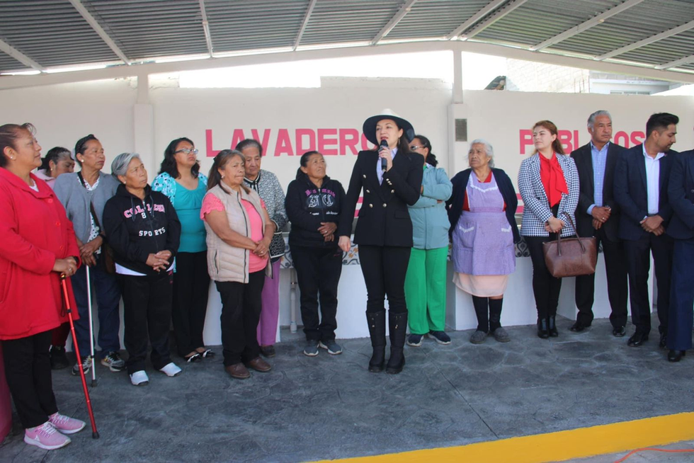 LA ALCALDESA DRA. IVETTE TOPETE ENTREGA LAVADEROS REHABILITADOS A LOS VECINOS DEL BARRIO ATENCO EN AMECAMECA