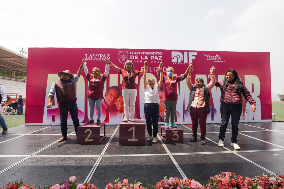 EN LA PAZ FESTEJAN A LOS ADULTOS MAYORES