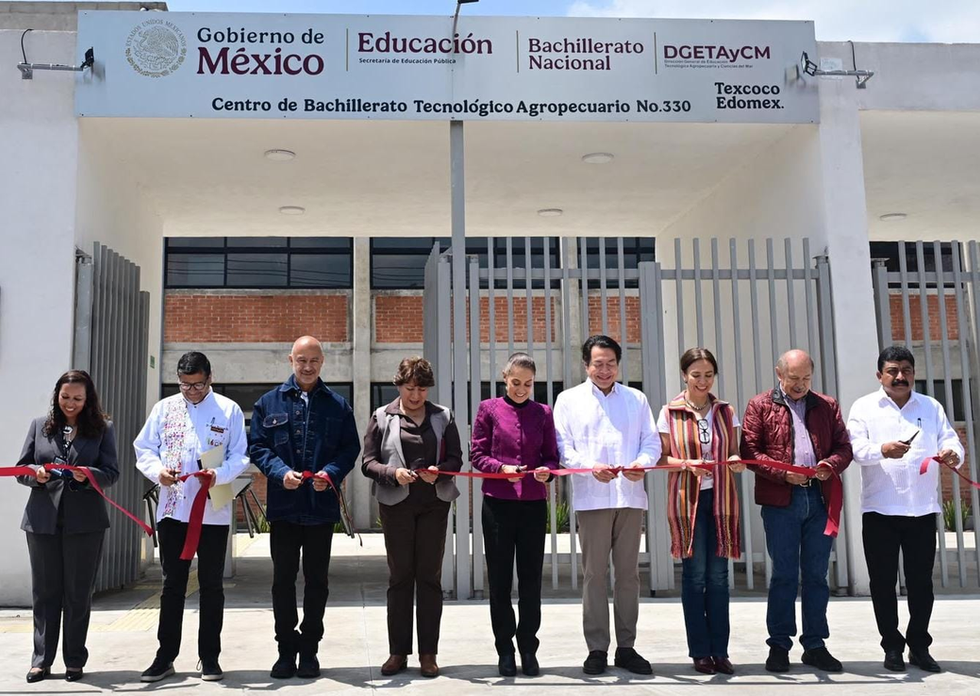 LA PRESIDENTA DE MÉXICO, LA GOBERNADORA DEL EDOMEX Y EL ALCALDE DE TEXCOCO INAUGURARON EL CBTA 330