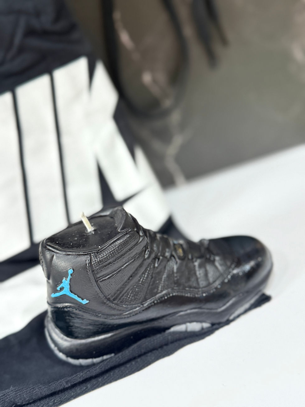 Thumbnail: Sneaker Candle Bk-Bl