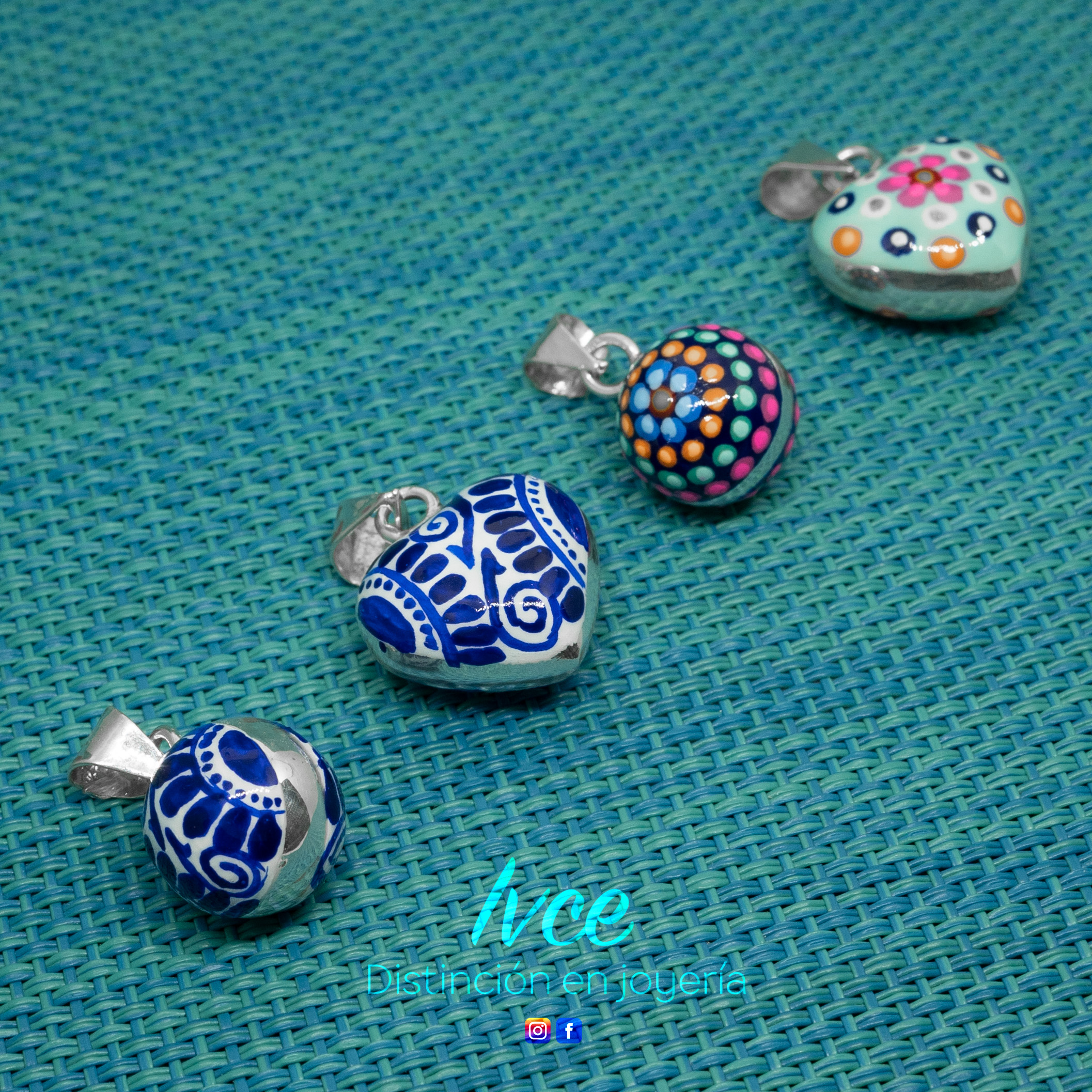 Dijes de plata estilo Talavera