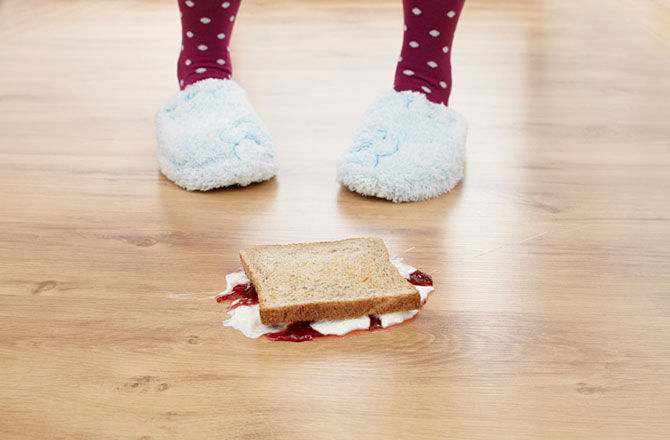 A comida caiu no chão: e agora como ou jogo fora?