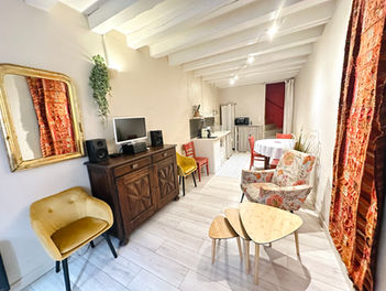 Salon chaleureux de La Maison de Noémie au cœur du quartier historique d'Arles