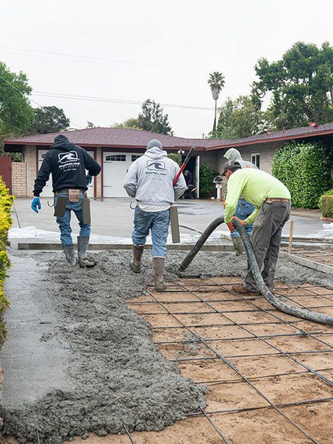 Men pour a concrete driveway