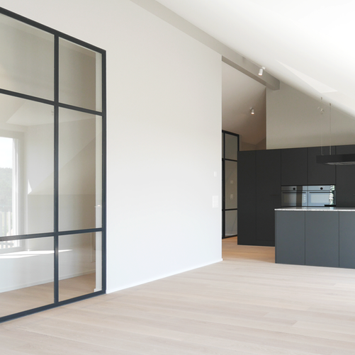 Interior Design, offener Grundriss, Küchendesign, schwarze Küche