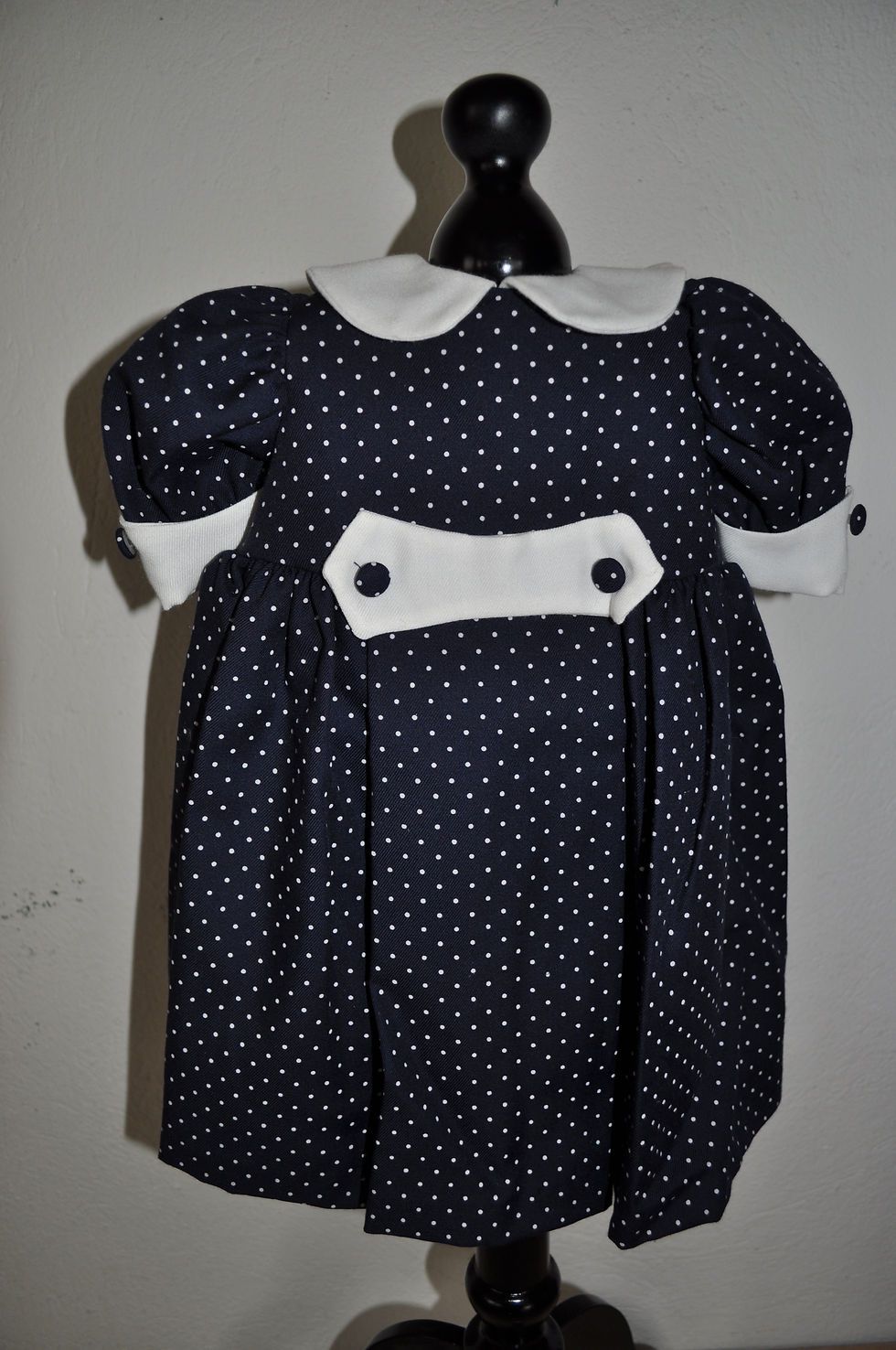 Puppenkleid weisse Tupfen Gr. 3 von Ruth Treffeisen