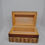 Miniaturbild: Holzschatulle mit Stroh verziert 11 x 7.5 x 6 cm