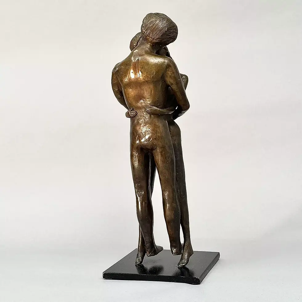 Miniature : sculpture de bronze d'un premier baiser d'un couple homme dos, série variation sur un T'aime par l'artiste De Leclerc