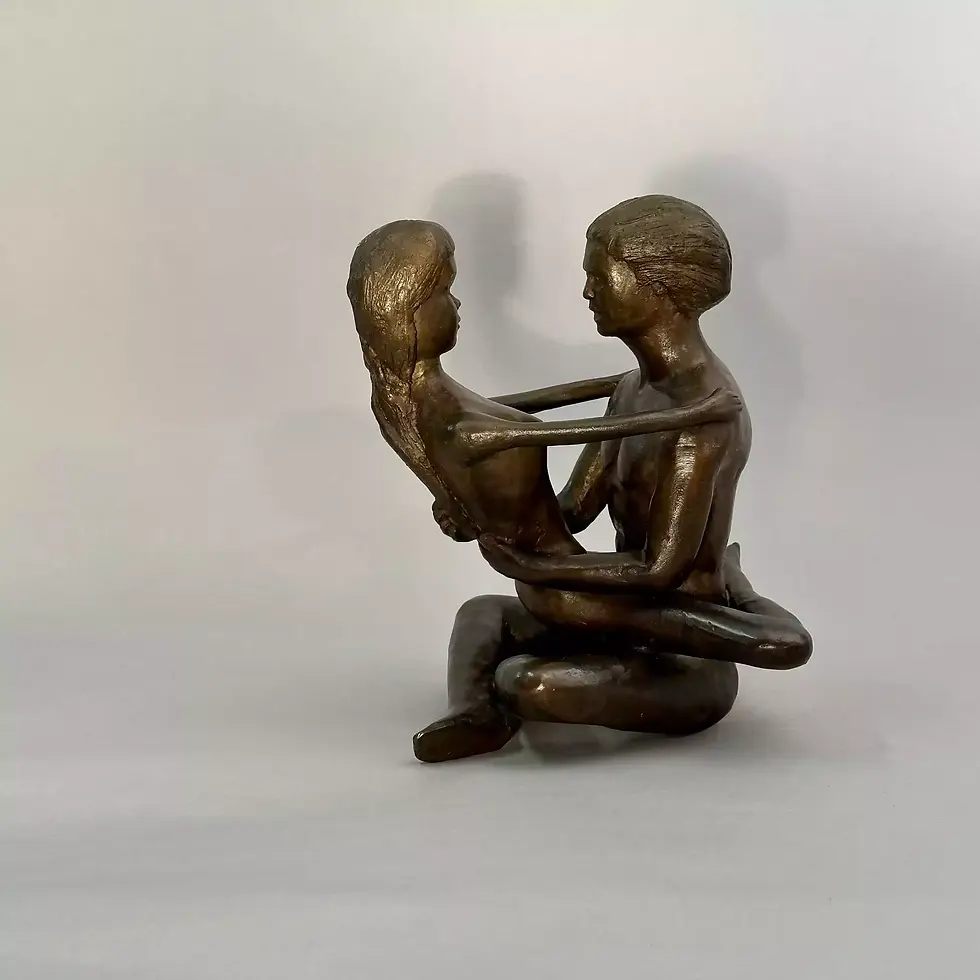 sculpture de bronze du Lotus d'un couple homme femme, série variation sur un T'aime par l'artiste De Leclerc