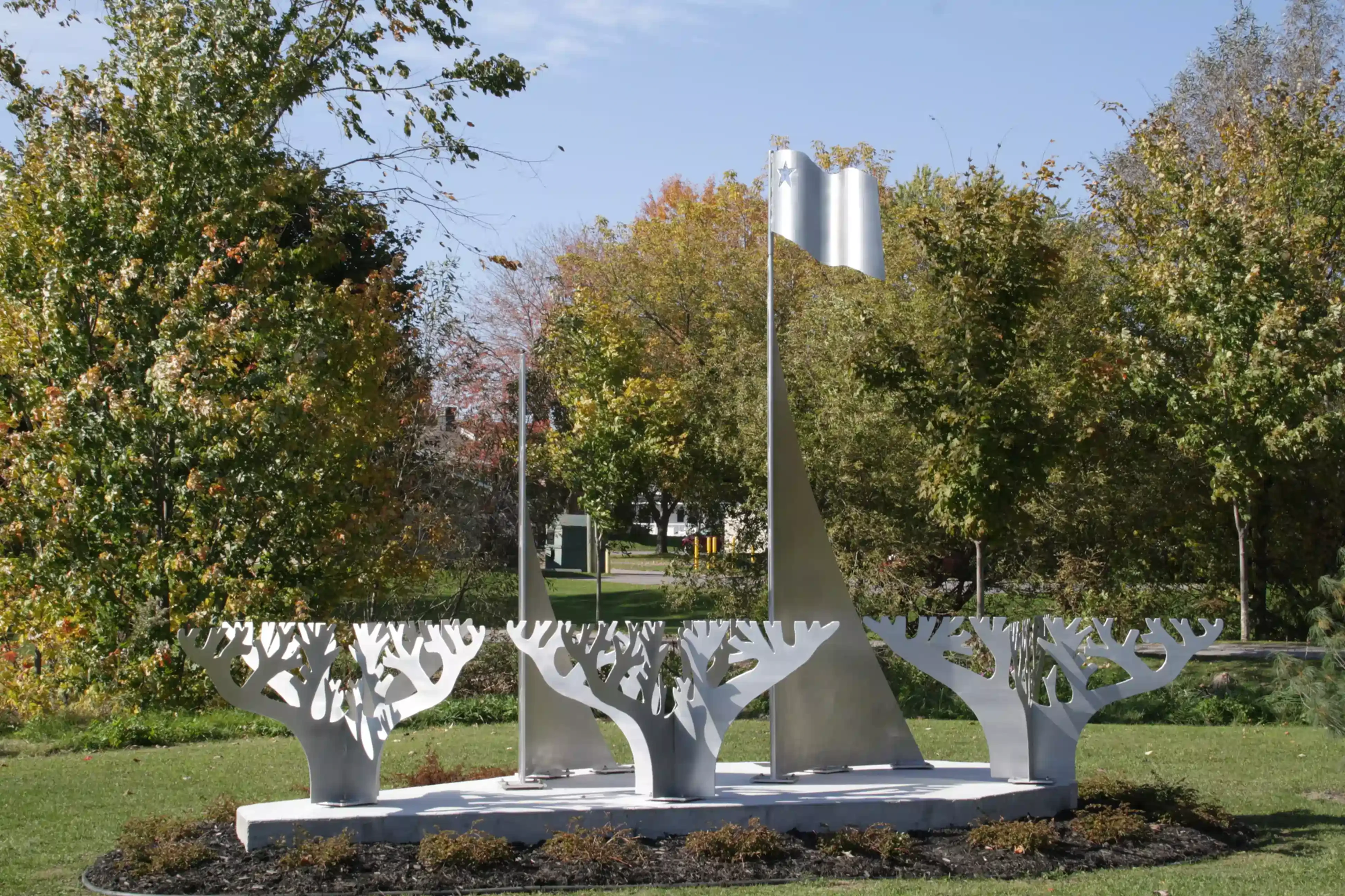 sculpture d'aluminium Espoir enracinée par l'artiste De Leclerc