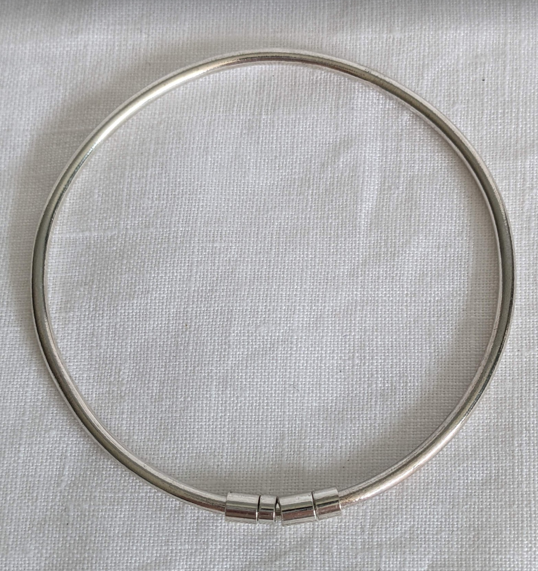 And Then There Were Four ~ solid silver bangle 🔴