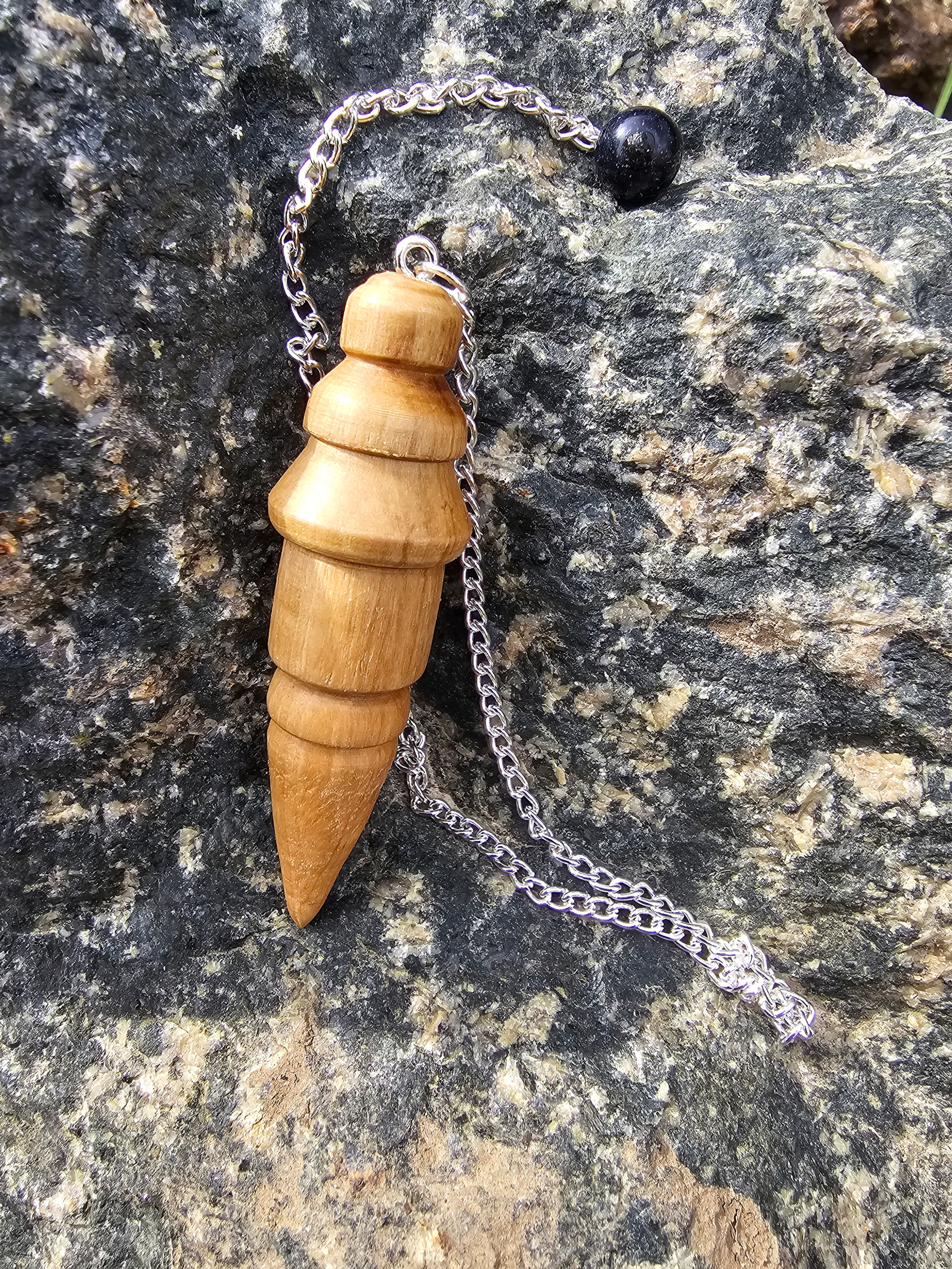 Pendule Divinatoire en bois de Noisetier