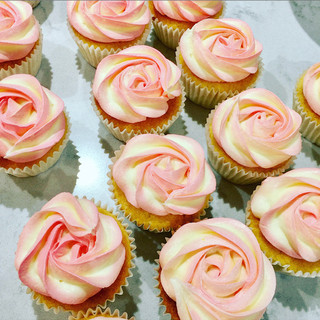 Two-tone cupcakes