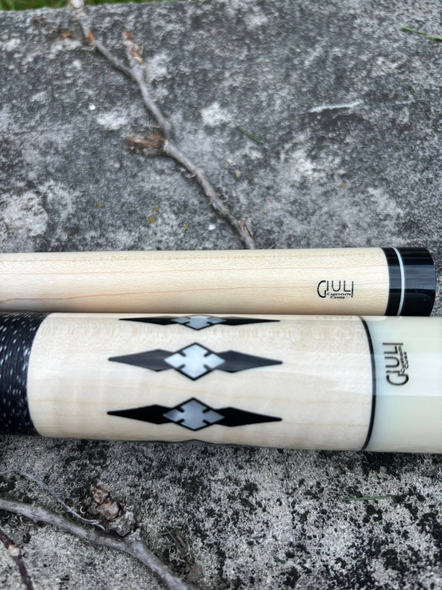 Giuli Cue Model: Cg201N   mother of pearl inlays