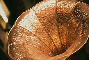 gramophone-1028633_1920_edited.jpg