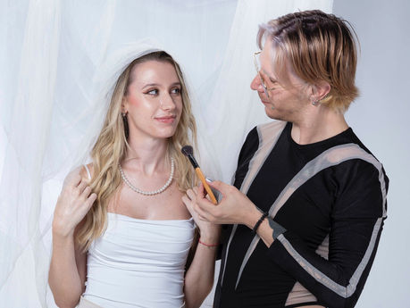 El Brillo de la Novia Moderna: Piel Radiante y Maquillaje 'Soft Glam'
