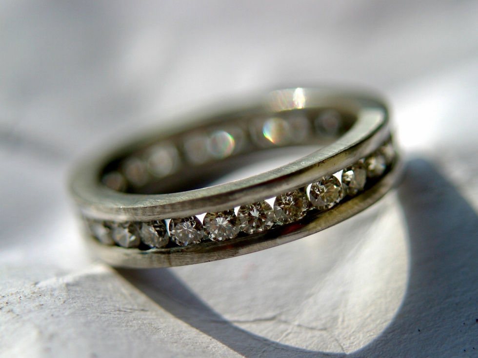 Alliance in Wit goud met briljanten.