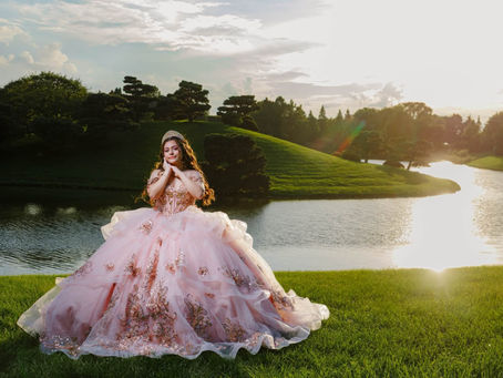 Quinceañera celebration in Chicago Illinois showing average quinceañera costs and planning expenses