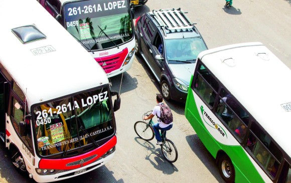 Los vehículos en Medellín se mueven a una velocidad entre 20 y 25 km/h, promedio. No es tan baja, según expertos, pero para que no se siga reduciendo se requieren medidas de fondo.