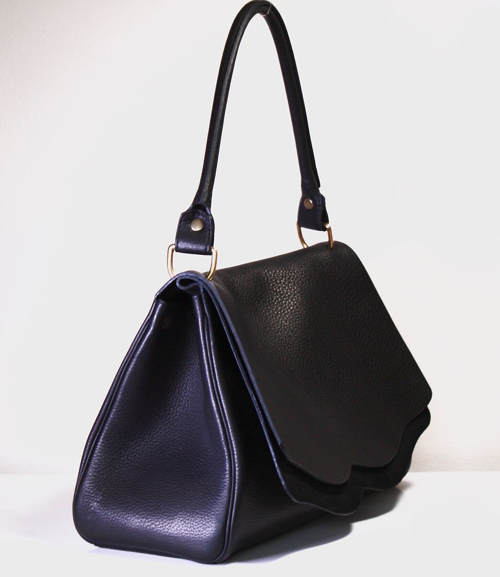 Thumbnail: Bisou Black