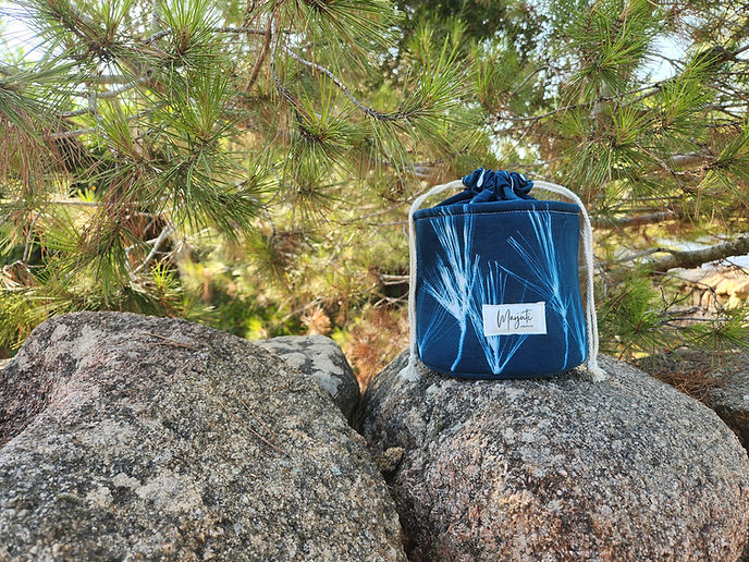 Créations artisanales uniques MARJUTI en lin ancien teinté naturellement et cyanotype
